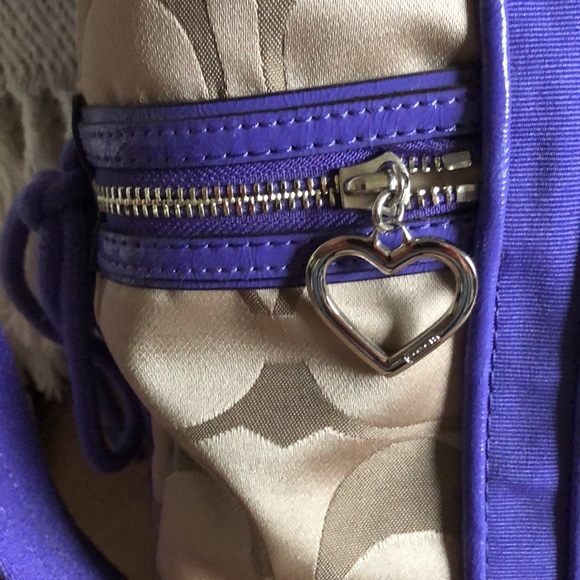 Coach poppy purse! Beautiful lavender color! - Picture 4 of 12